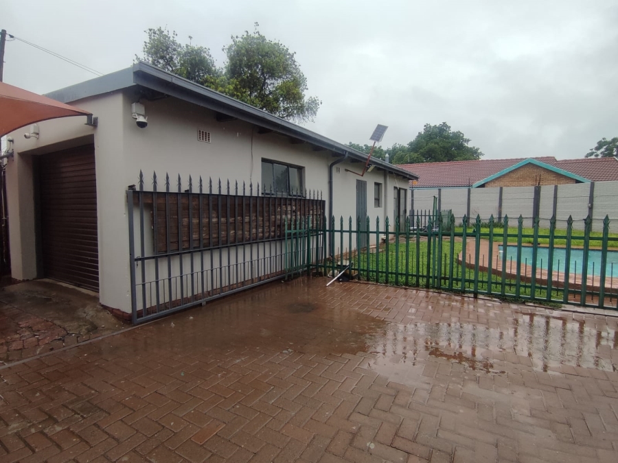 3 Bedroom Property for Sale in Rustenburg Central North West